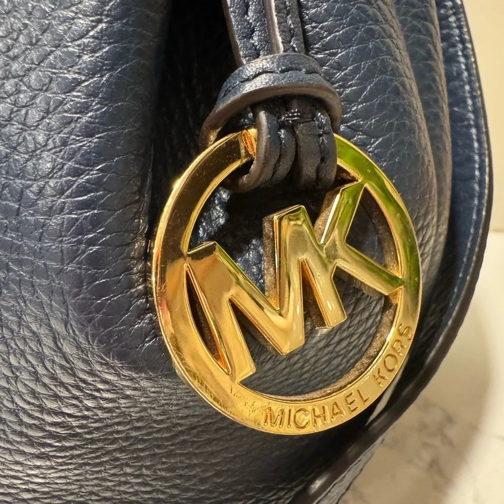 Michael Kors Jules Smartphone Drawstring Bag Navy